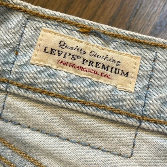 Levi’s Premium Wedgie Short size 25 in Awesome Street - Picture 7 of 9